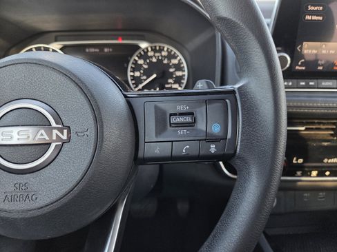 Used 2022 Nissan Rogue SV image 36