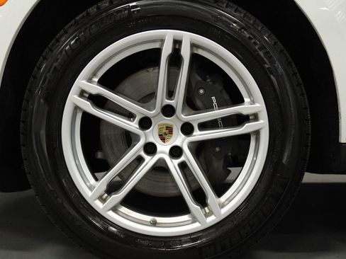 Certified 2025 Porsche Macan AWD/4WD image 15