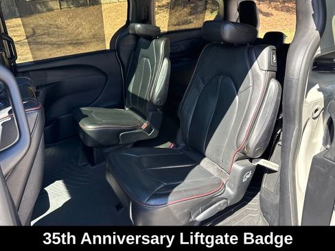 Used 2020 Chrysler Pacifica Limited image 26