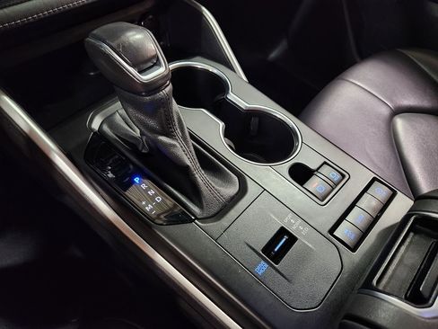 Used 2021 Toyota Highlander XLE image 40