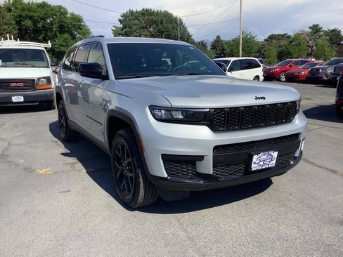 Used 2025 Jeep Grand Cherokee L Laredo AWD/4WD image 7