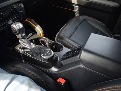 Used 2022 Ford Bronco Badlands image 13