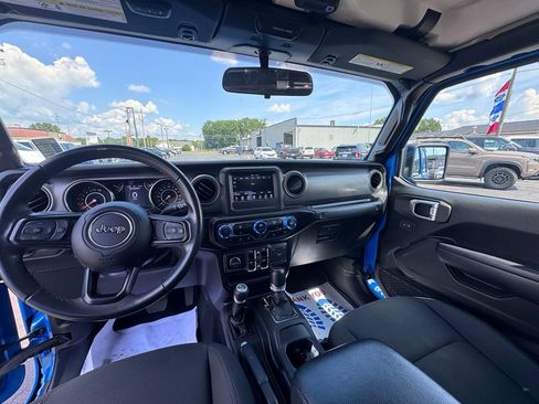Used 2022 Jeep Gladiator Sport AWD/4WD image 17
