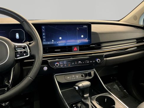 Used 2025 Kia Carnival SX Prestige FWD image 9
