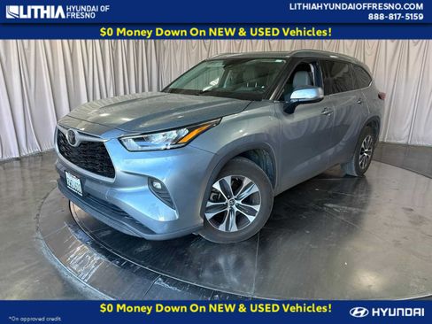 Used 2020 Toyota Highlander XLE FWD image 1