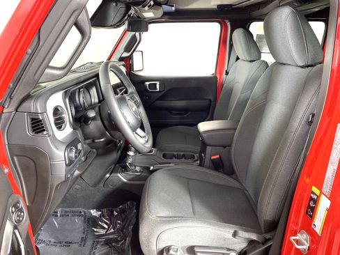 Used 2025 Jeep Wrangler Unlimited Sahara w/ Safety Group AWD/4WD image 16