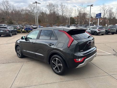 Used 2025 Kia Niro LX image 4