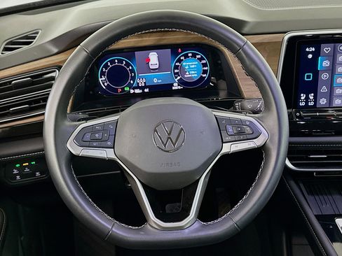 Used 2025 Volkswagen Atlas SE image 18