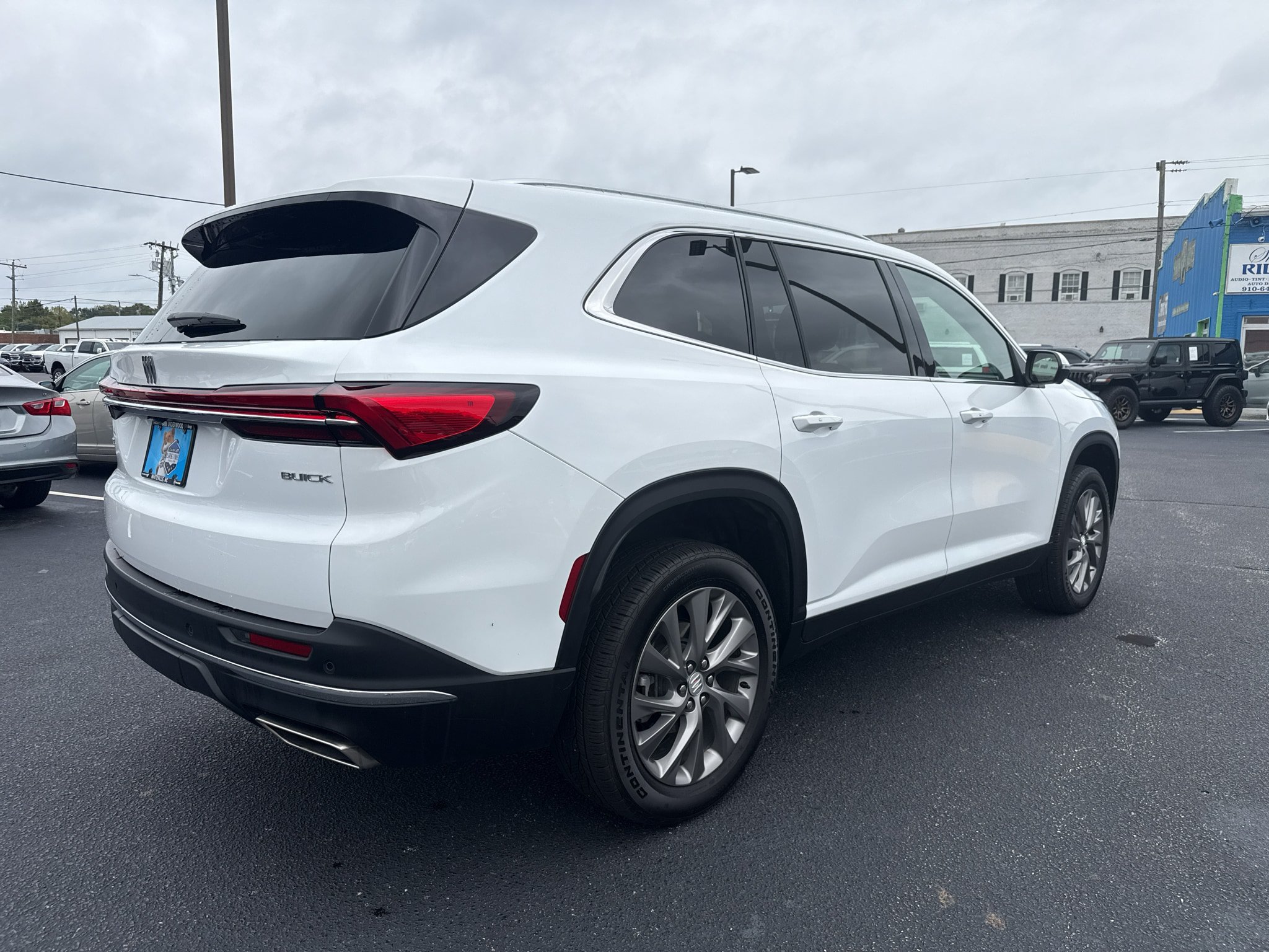 Used 2026 Buick Enclave Preferred FWD image 3