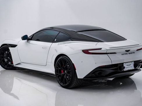 Used 2024 Aston Martin DB12 Coupe RWD image 10