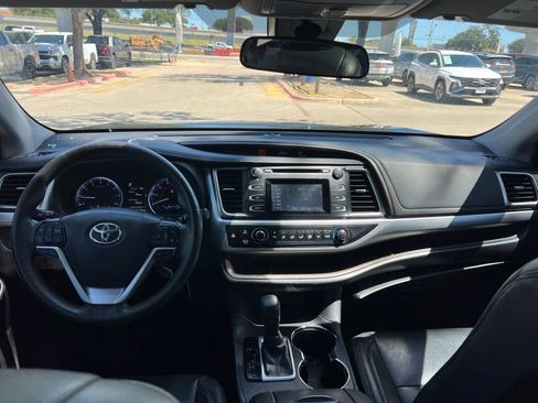 Used 2019 Toyota Highlander LE FWD image 13