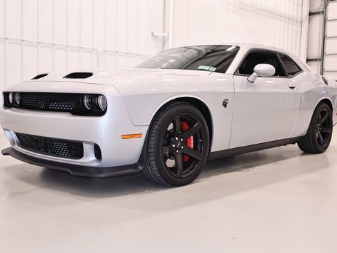 Used 2022 Dodge Challenger SRT Hellcat w/ Plus Package RWD image 6