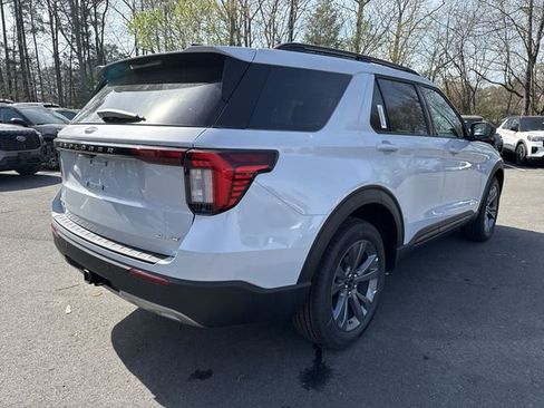 New 2026 Ford Explorer Active w/ Active Comfort Package AWD/4WD image 8