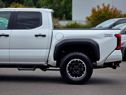 Used 2025 Toyota Tacoma TRD Off-Road AWD/4WD image 8