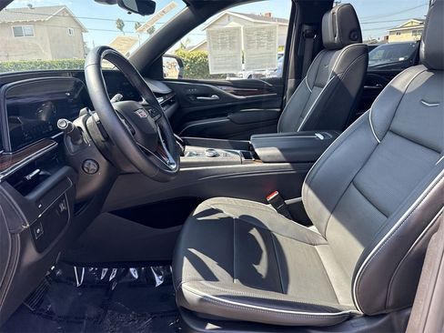 Used 2024 Cadillac Escalade Premium Luxury image 18