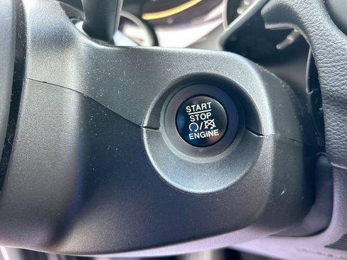 Used 2018 Jeep Compass Latitude w/ Popular Equipment Group AWD/4WD image 19