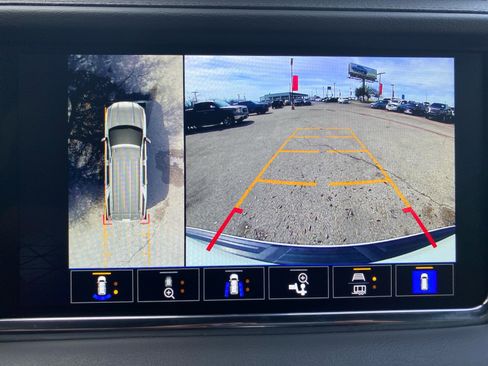 Used 2023 GMC Yukon Denali image 15