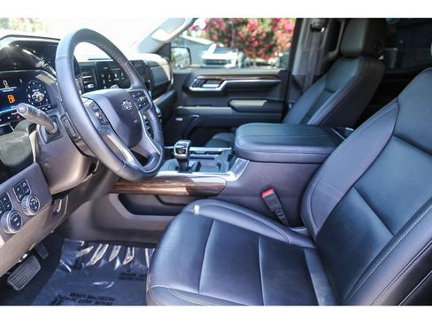 Used 2024 Chevrolet Silverado 1500 LT Trail Boss w/ LT Trail Boss Premium Package AWD/4WD image 17