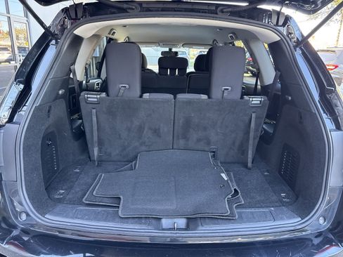 Used 2020 Nissan Pathfinder SV image 18