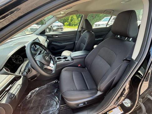 Used 2025 Nissan Altima 2.5 SV FWD image 36