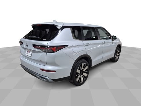 Used 2025 Mitsubishi Outlander SE AWD/4WD image 9
