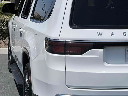 Used 2024 Jeep Wagoneer L Series II RWD image 29