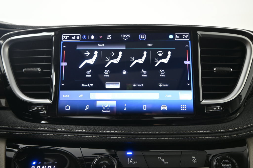 Used 2023 Chrysler Pacifica Limited FWD image 28