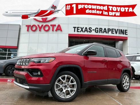 Used 2025 Jeep Compass Limited AWD/4WD image 1