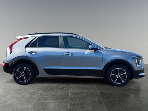 Used 2024 Kia Niro FWD image 9