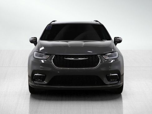 Used 2023 Chrysler Pacifica Limited FWD image 8