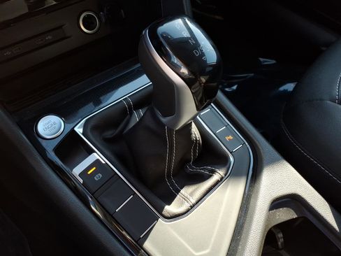 New 2026 Volkswagen Taos SE image 17