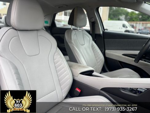 Used 2023 Hyundai Elantra Limited w/ Preferred Accessory Package FWD image 14