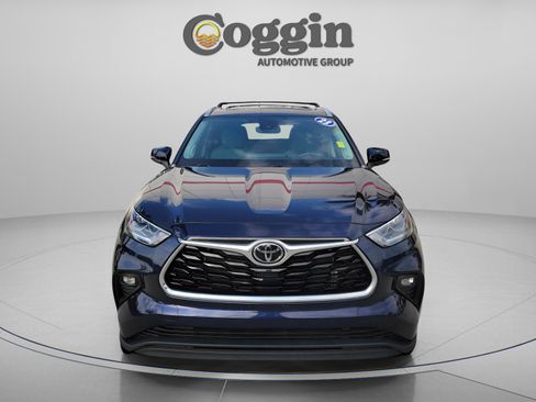 Used 2023 Toyota Highlander Limited FWD image 6