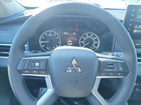 New 2026 Mitsubishi Outlander SE image 24