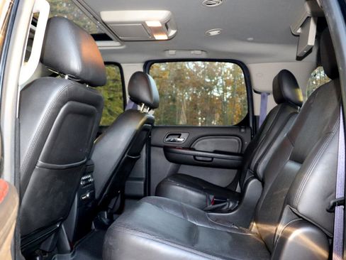 Used 2014 Cadillac Escalade ESV Premium image 15