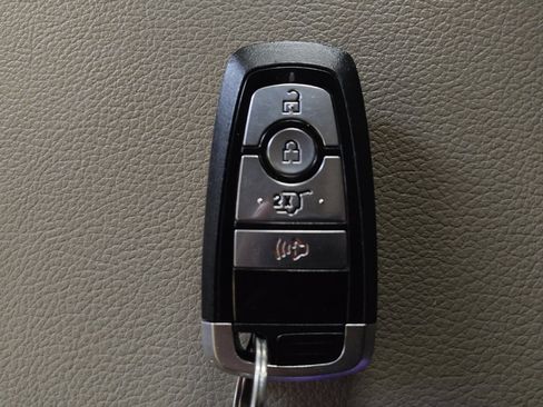 Used 2020 Ford Expedition XLT image 32