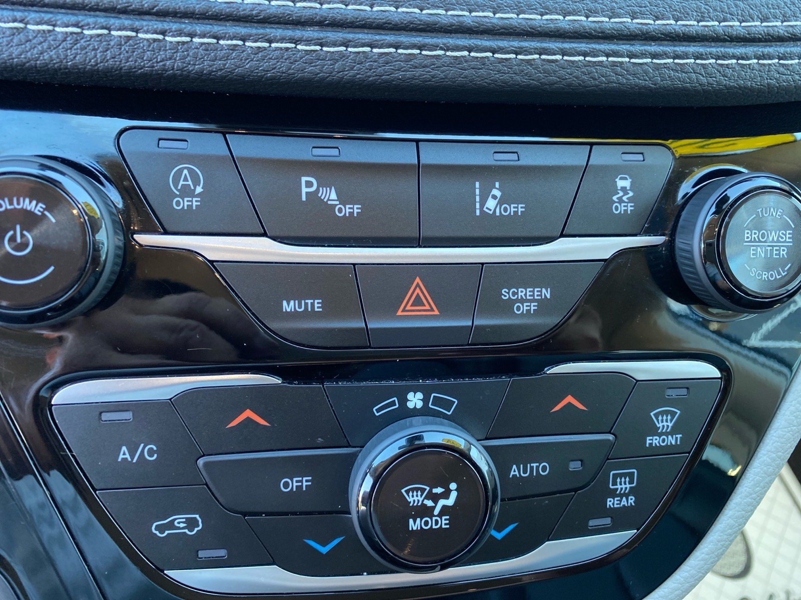 Used 2023 Chrysler Pacifica Touring-L FWD image 14
