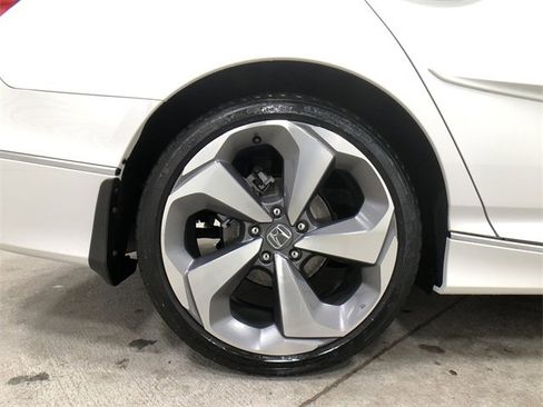 Used 2020 Honda Accord Touring image 11