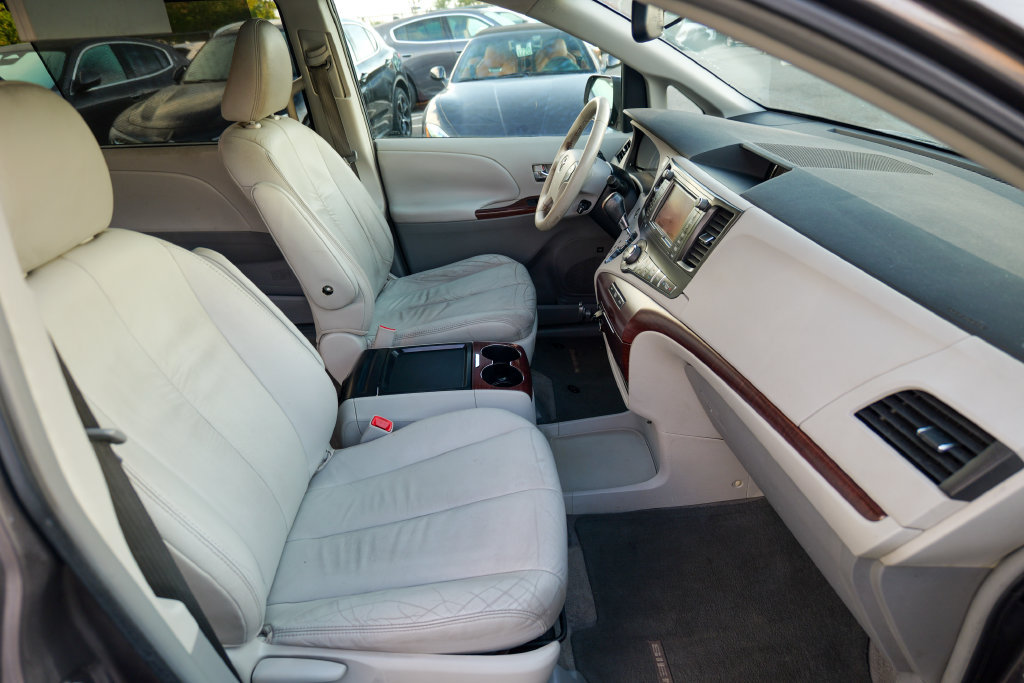 Used 2011 Toyota Sienna XLE w/ Premium Pkg FWD image 31