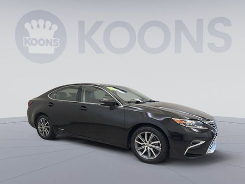 Used 2017 Lexus ES 300h w/ Luxury Package FWD image 12