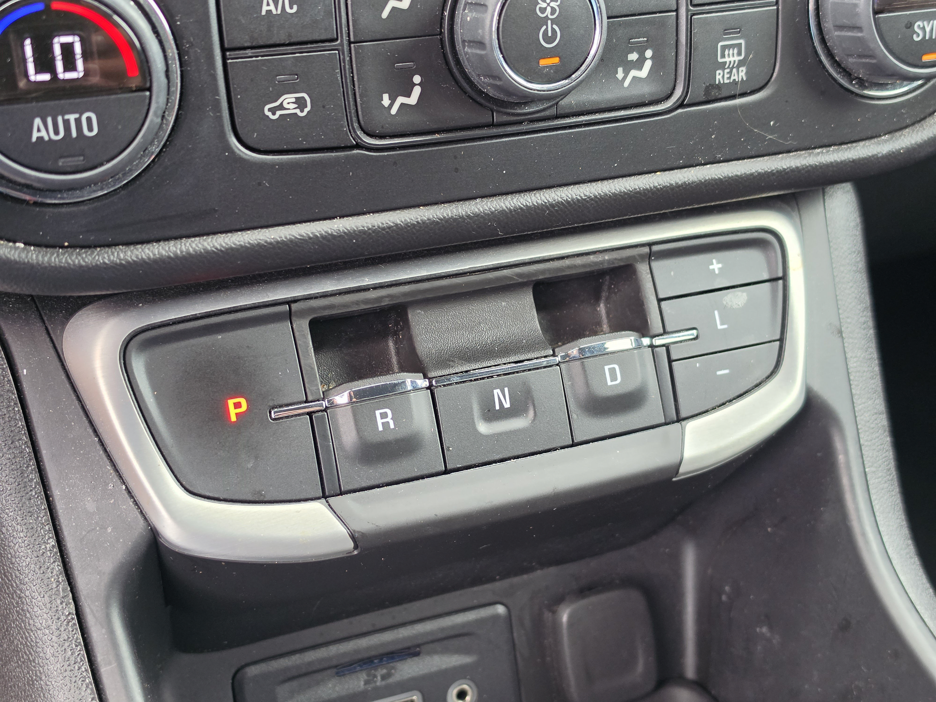 Used 2023 GMC Terrain SLT AWD/4WD image 31
