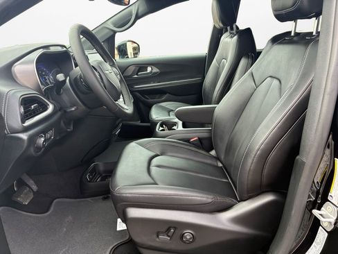 New 2026 Chrysler Pacifica Select FWD image 19