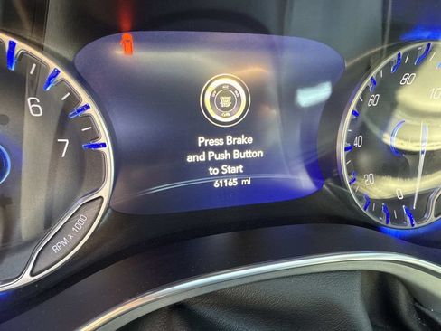 Used 2025 Chrysler Pacifica Limited FWD image 10