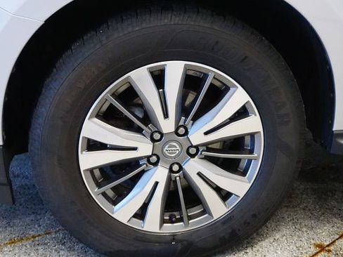 Used 2019 Nissan Pathfinder SL image 13
