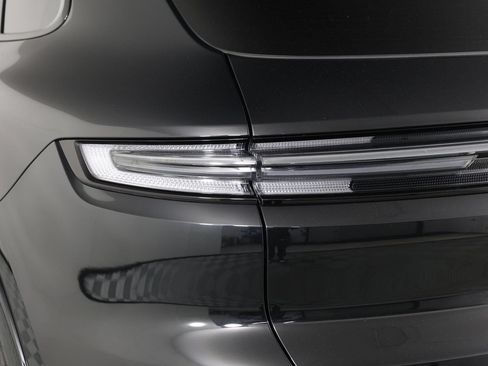 Certified 2025 Porsche Cayenne GTS AWD/4WD image 21