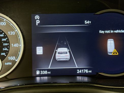 Used 2025 Genesis GV70 2.5T image 13