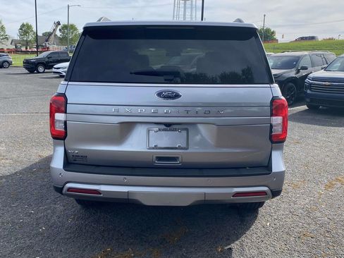 Used 2024 Ford Expedition XLT image 5
