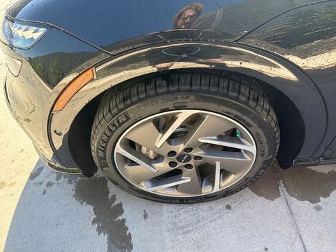 New 2026 Genesis GV60 Advance image 9