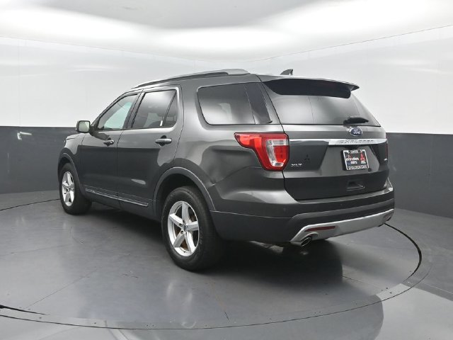 Used 2017 Ford Explorer XLT w/ Equipment Group 202A AWD/4WD image 25