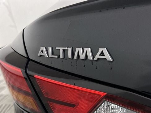 Used 2025 Nissan Altima 2.5 SV FWD image 32